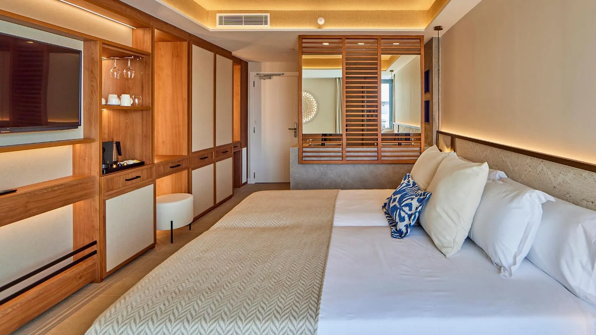 Universal Grand Leon & Spa Colonia de Sant Jordi Hotel