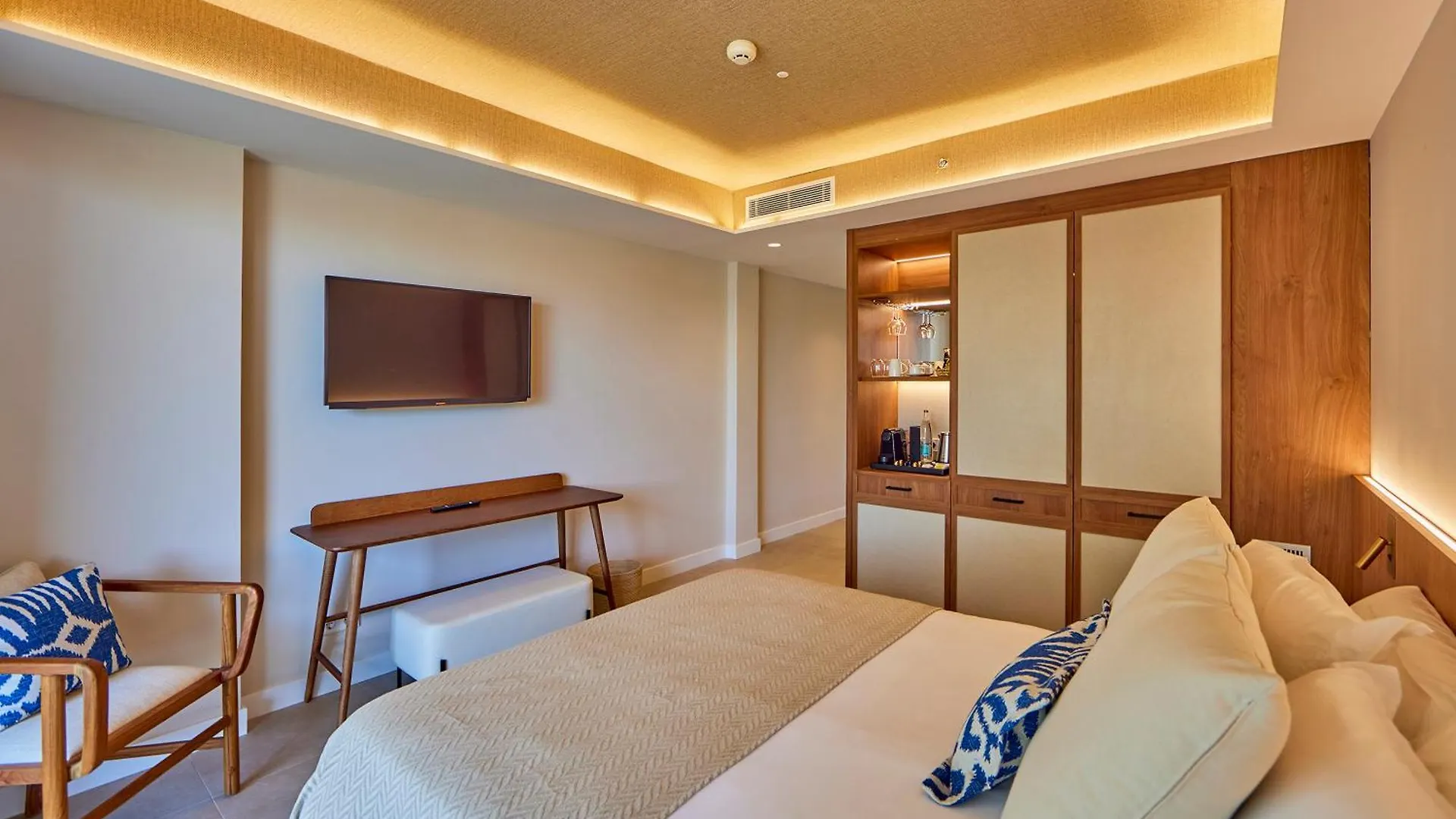 ***** Hotel Universal Grand Leon & Spa Colonia de Sant Jordi Spain