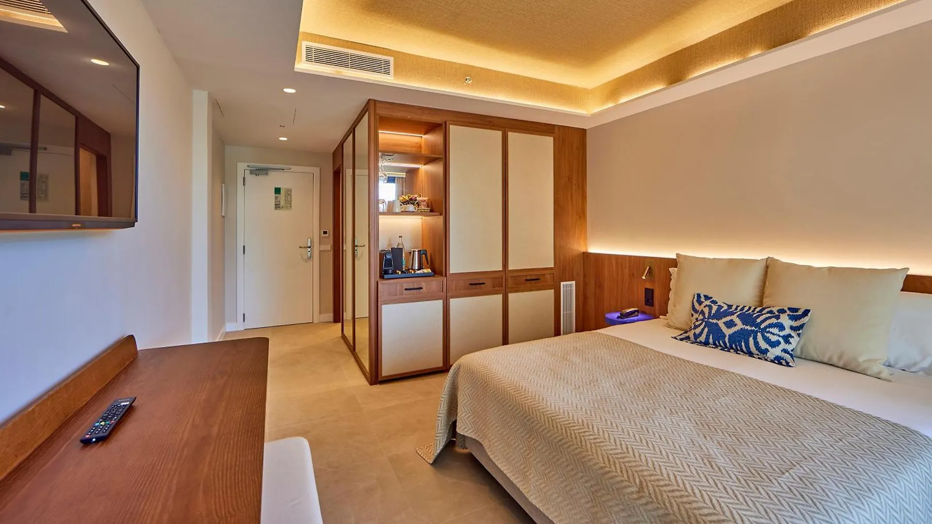 ***** Hotel Universal Grand Leon & Spa Colonia de Sant Jordi Spain